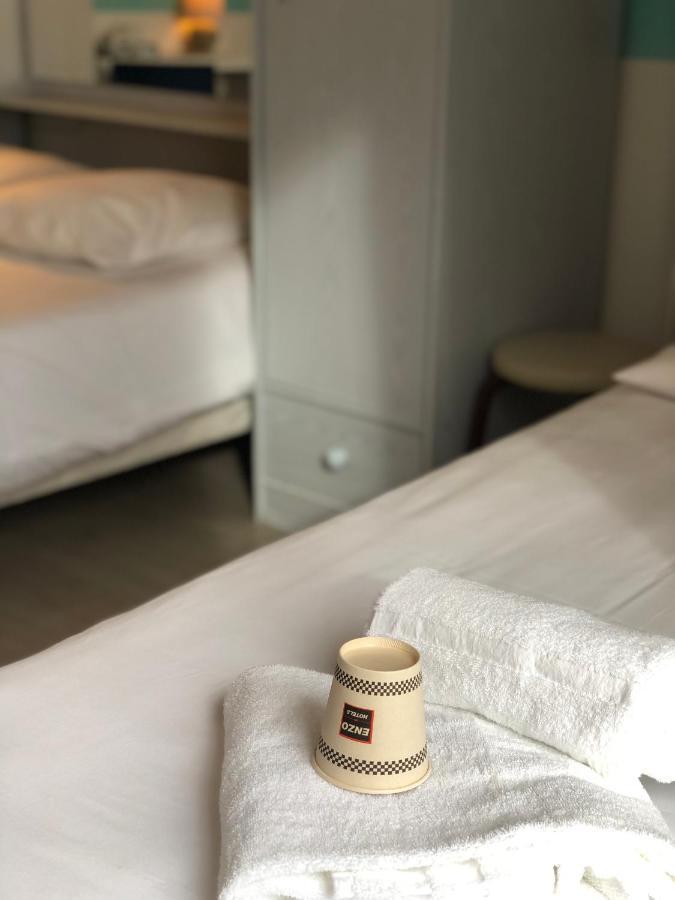 Enzo Hotels Neufchateau By Kyriad Direct Eksteriør bilde