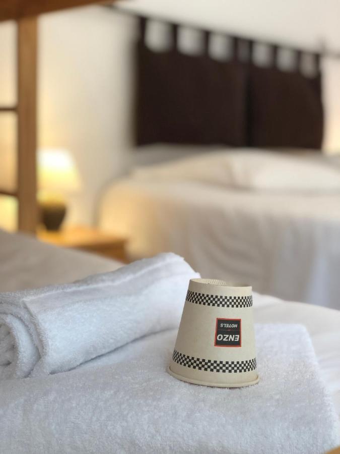 Enzo Hotels Neufchateau By Kyriad Direct Eksteriør bilde