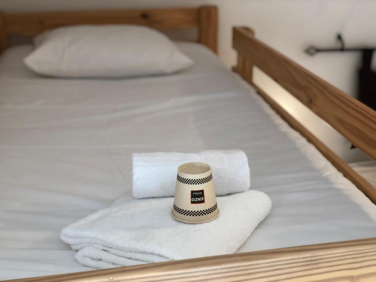 Enzo Hotels Neufchateau By Kyriad Direct Eksteriør bilde